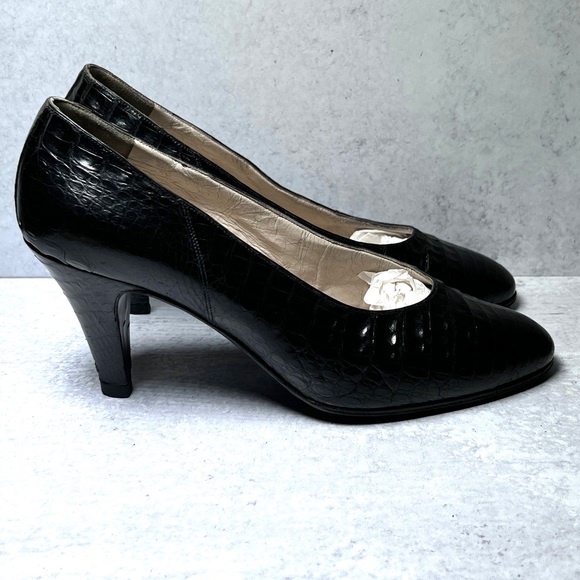 Vintage CHANEL crocodile heels with plain toecap - Picture 4 of 6